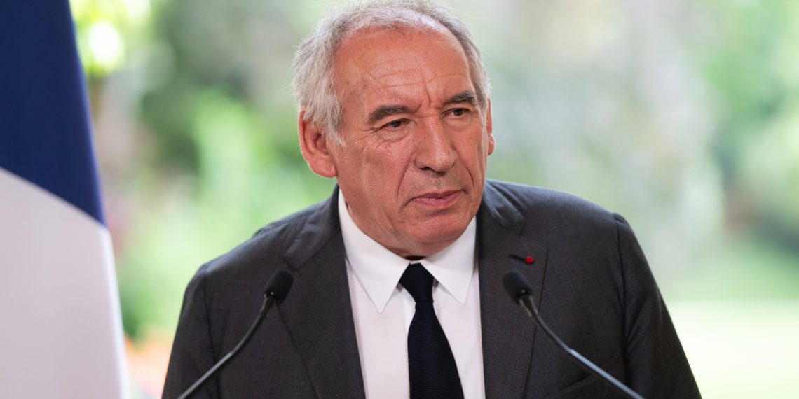 Guerre commerciale : François Bayrou fustige la «soumission» des Européens aux États-Unis