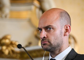 «Les conseils aux voyageurs s’appliquent à tous» : Barrot recadre les députées LFI qui ont embarqué pour Gaza