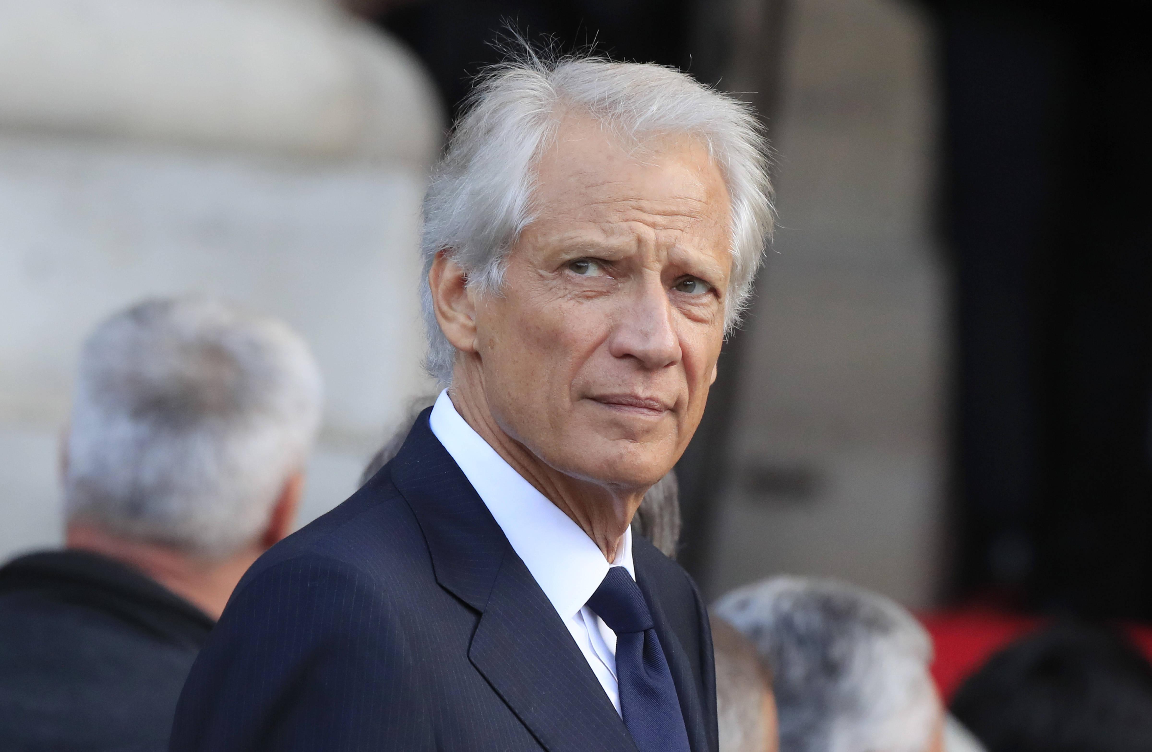 Ni «couturier» ni «barbier» : Dominique de Villepin se justifie après la polémique sur les fillettes voilées