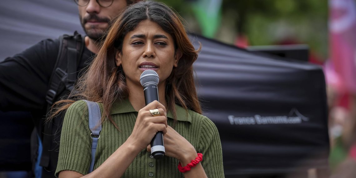 «La Liberté guidant le peuple» : Rima Hassan détourne la célèbre peinture avec… un drapeau palestinien