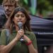 «La Liberté guidant le peuple» : Rima Hassan détourne la célèbre peinture avec… un drapeau palestinien