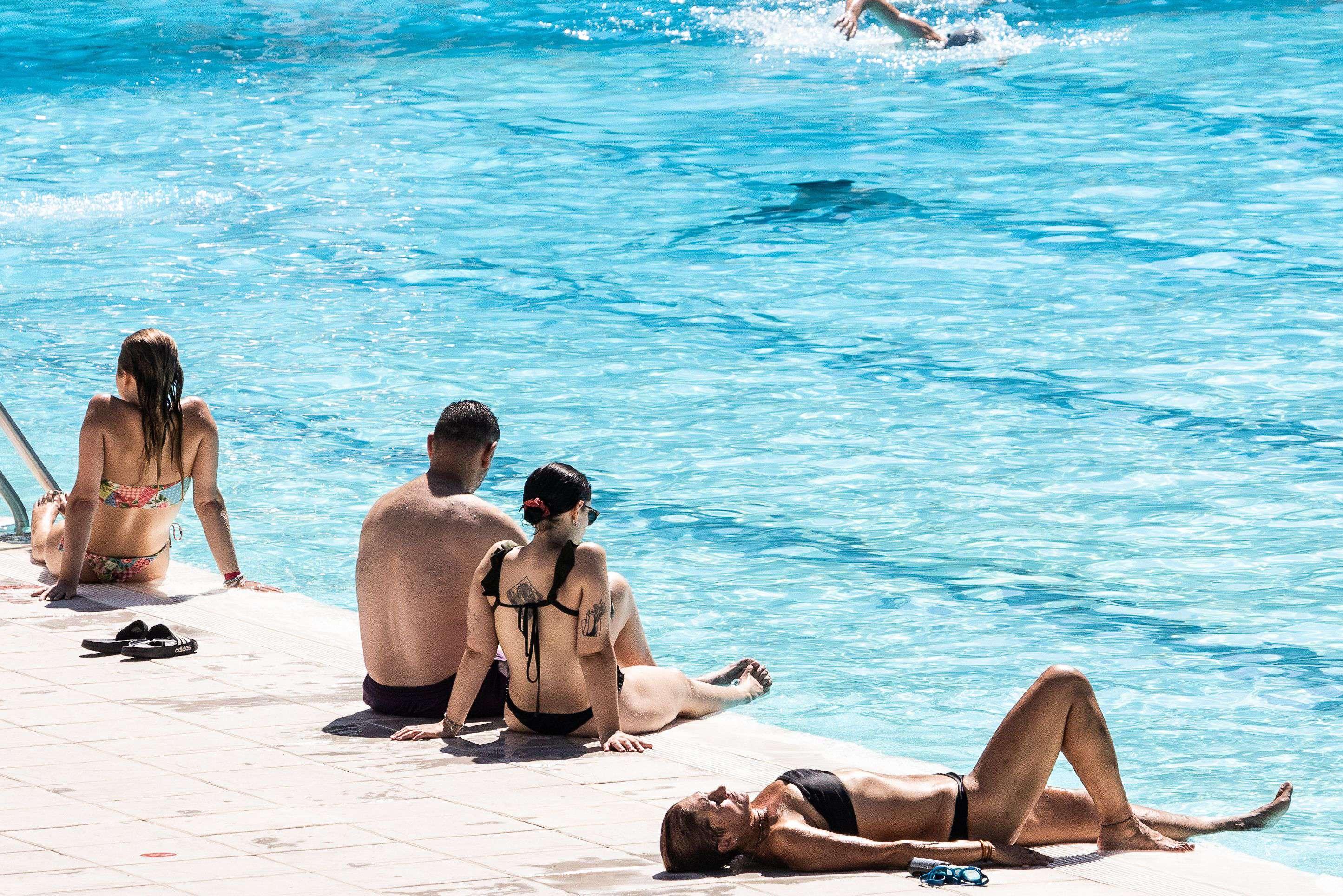Suisse : la ville de Porrentruy limite l’accès de sa piscine aux Français après des incivilités