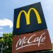 Clermont-Ferrand : un engin incendiaire recouvert d’un drapeau israélien déposé devant un McDonald’s