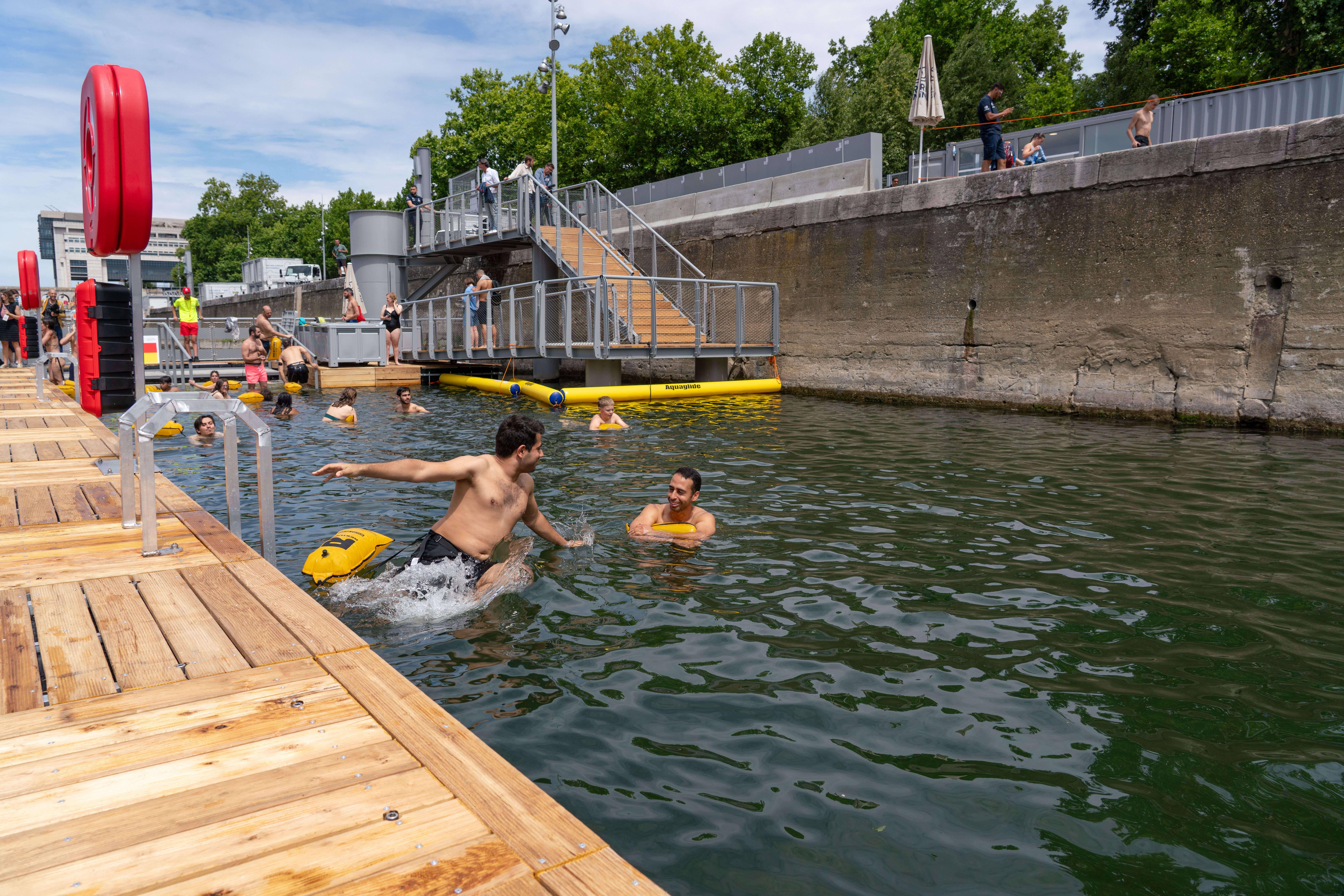 Baignade dans la Seine : les bassins ferment dès le lendemain de leur ouverture à cause de la pluie