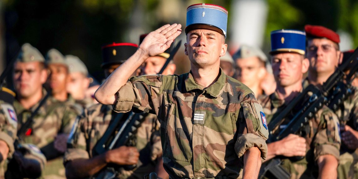 14-Juillet : le Service militaire volontaire défile pour la première fois sur les Champs-Élysées