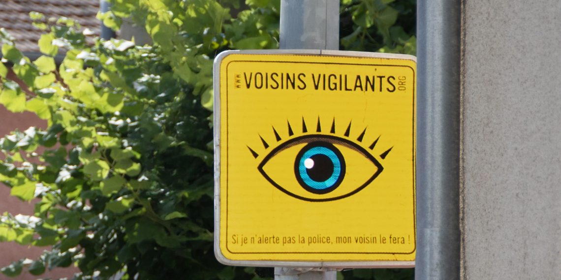 Voisins Vigilants : face au fléau des cambriolages, des millions de Français s’organisent