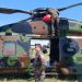 14 juillet : À bord d’un des hélicoptères de l’armée de terre aux côtés du capitaine Zak, qui participe à son premier défilé