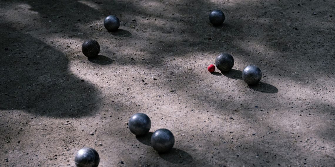 La pétanque est un sport de plus en plus pratiqué, notamment par les plus jeunes