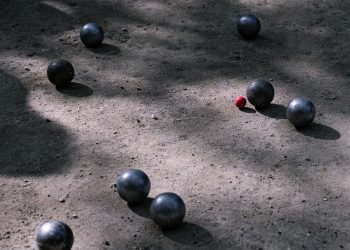 La pétanque est un sport de plus en plus pratiqué, notamment par les plus jeunes