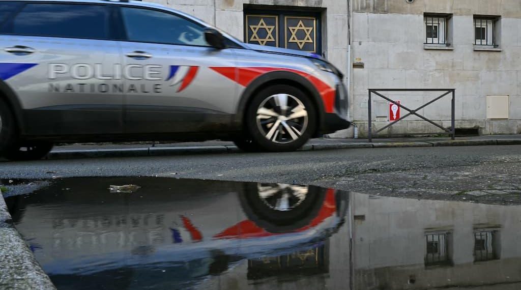 Paris : deux adolescents radicalisés projetaient des attentats contre la tour Eiffel et des synagogues