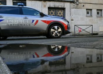 Paris : deux adolescents radicalisés projetaient des attentats contre la tour Eiffel et des synagogues