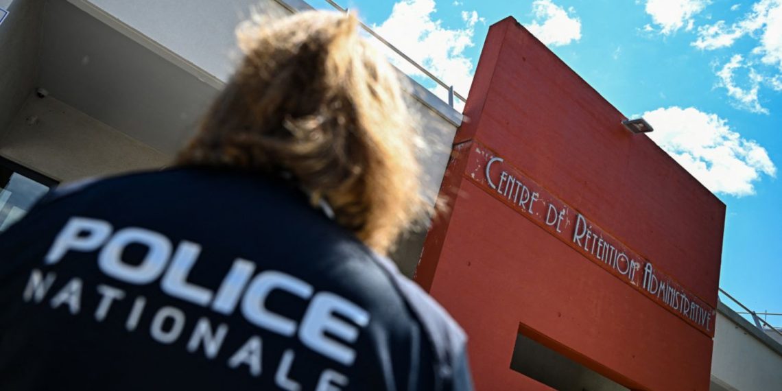 Immigration : le Conseil constitutionnel censure l’allongement de la rétention des étrangers jugés dangereux