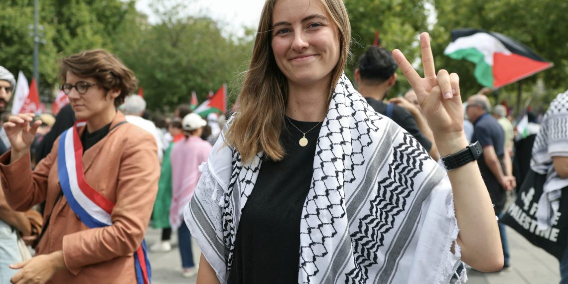 Apologie du terrorisme : l’eurodéputée LFI Emma Fourreau convoquée par la police judiciaire