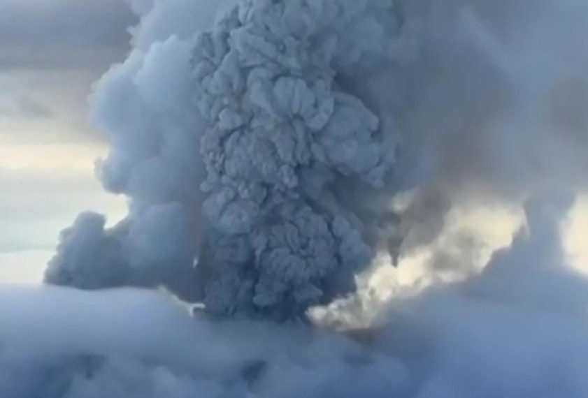 Extrême-Orient russe : après le séisme historique, un volcan entre en éruption pour la première fois depuis 450 ans
