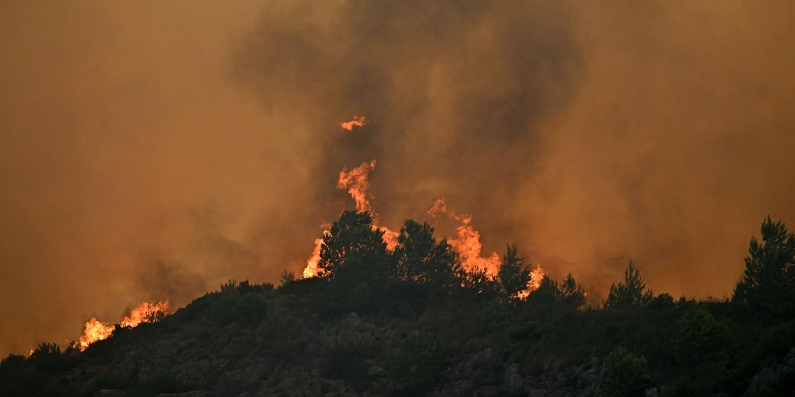 EN IMAGES – 13.000 hectares consumés, un mort… Dans l’Aude, l’incendie le plus dévastateur de l’été