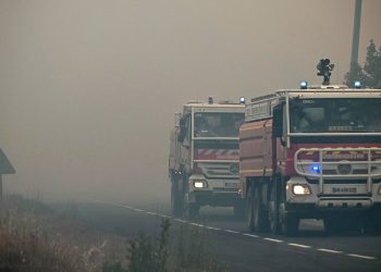 Incendie dans l’Aude : comment les pompiers profitent de la nuit pour tenter de maîtriser le feu