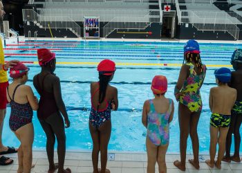 Manque de moyens, méthodes «d’un autre temps»… L’école apprend-elle correctement à nos enfants à nager ?