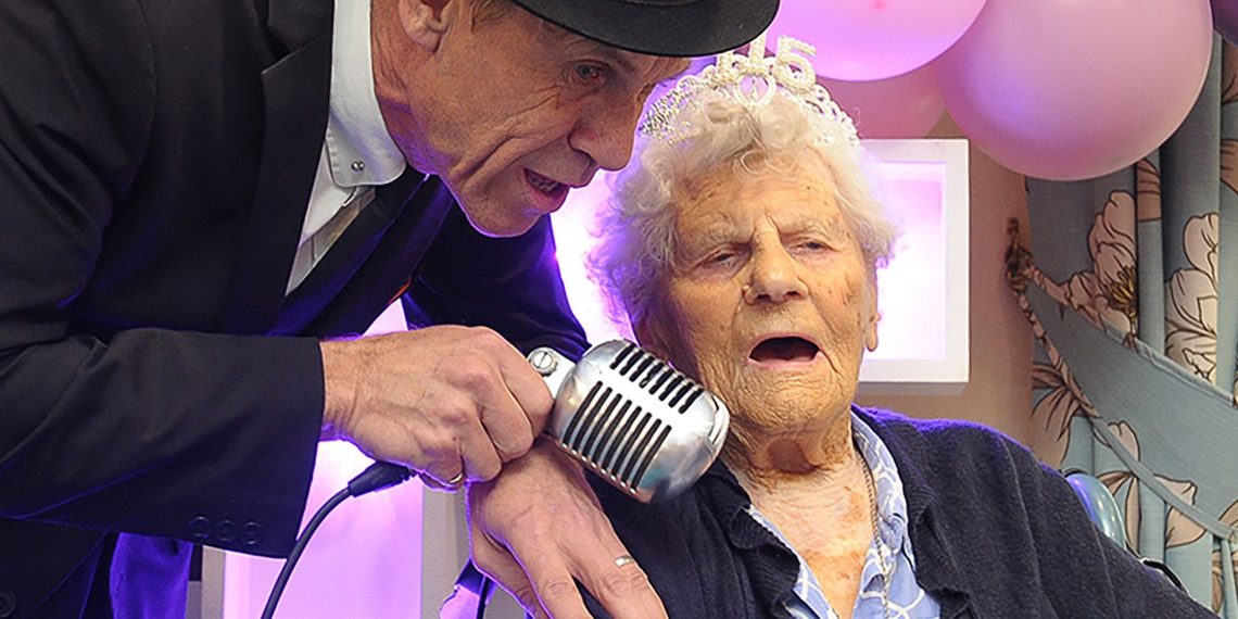 La doyenne de l’humanité, la Britannique Ethel May Caterham, fête ses 116 ans