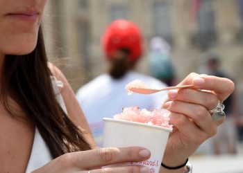 Avec la canicule, les vendeurs de glaces et de cafés glacés se frottent les mains