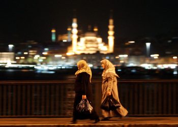 Voile à l’étranger : le malaise des touristes musulmanes françaises