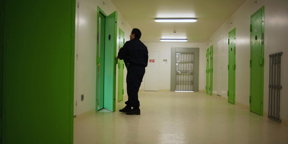 Alcool, gaz hilarant… L’anniversaire d’un détenu de Lyon-Corbas crée la polémique