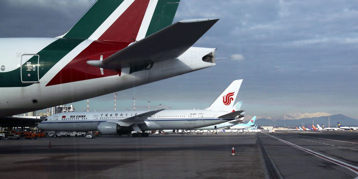 Aéroport de Milan : un Malien ravage des comptoirs d’enregistrement à coups de marteau et déclenche un incendie