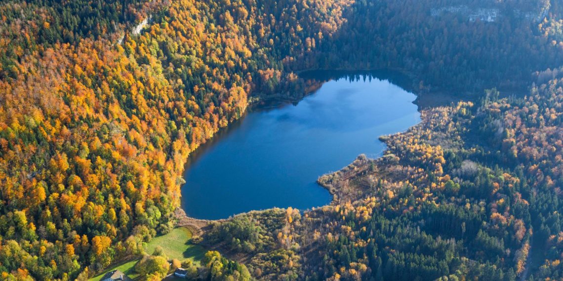 Tourisme : balade autour des lacs du Jura