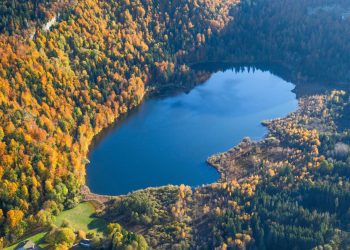 Tourisme : balade autour des lacs du Jura