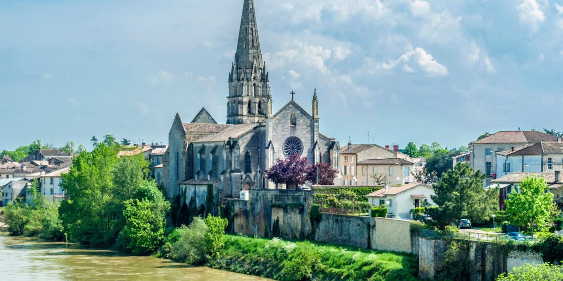 Langon : pour 60 euros par semaine, des jeunes de 16 et 17 ans travaillent pour la mairie