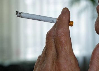 Sachets de nicotine : pourquoi la France veut interdire ce que les États-Unis promeuvent