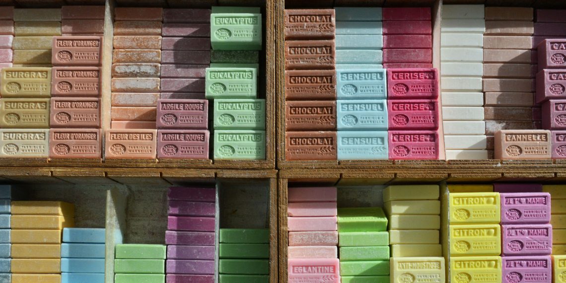 «On se retrouve en concurrence déloyale» : miel, savon… Les marchés provençaux envahis de contrefaçons