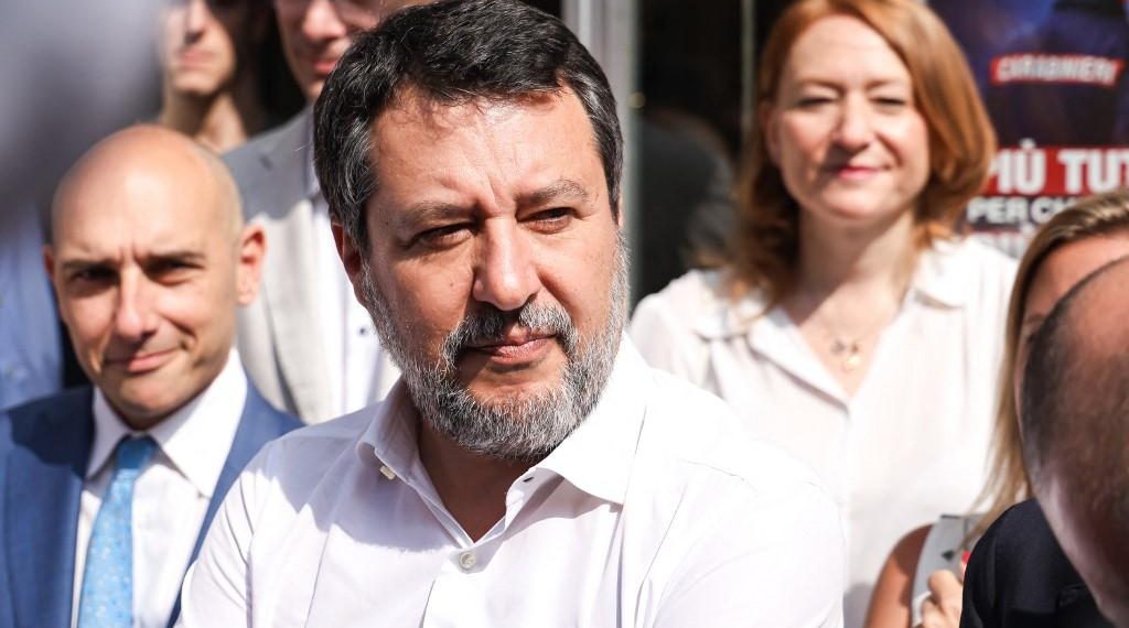 «Qu’il aille lui-même se battre en Ukraine» : Salvini charge Macron, la France convoque l’ambassadrice d’Italie