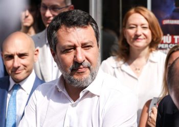 «Qu’il aille lui-même se battre en Ukraine» : Salvini charge Macron, la France convoque l’ambassadrice d’Italie