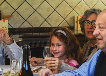 Vacances d’été : faire garder ses enfants par les grands-parents, une solution plus pratique et moins chère pour les parents