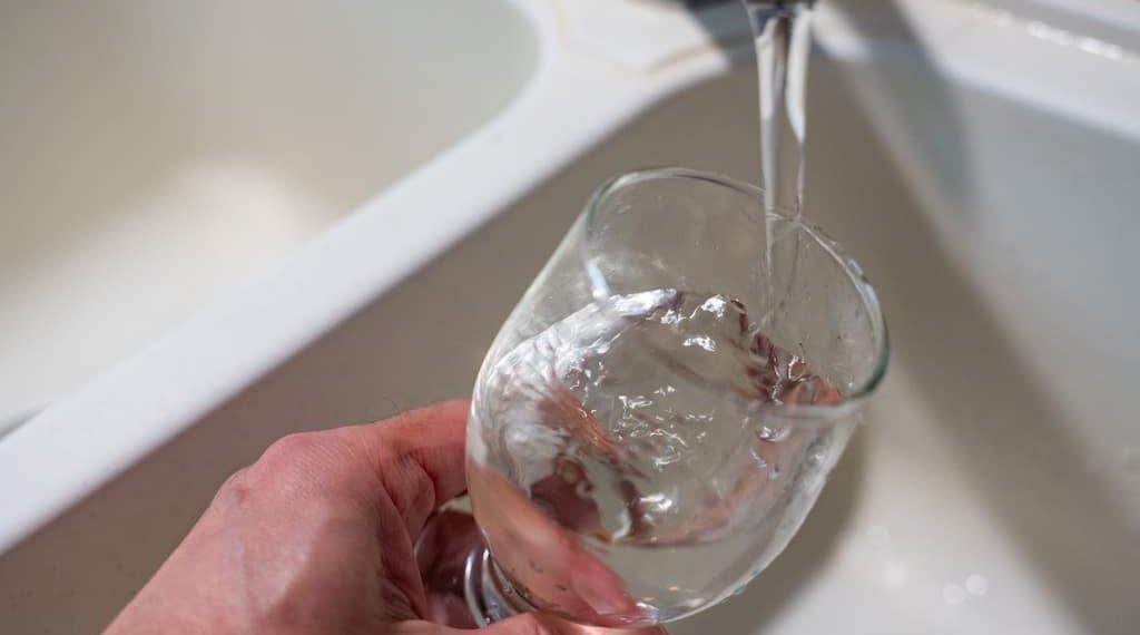 «Même les soviets n’avaient pas osé», «afuera !» : un décret garantissant trois litres d’eau par jour aux salariés suscite la sidération