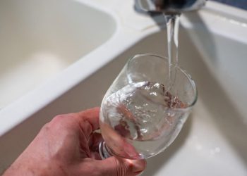 «Même les soviets n’avaient pas osé», «afuera !» : un décret garantissant trois litres d’eau par jour aux salariés suscite la sidération
