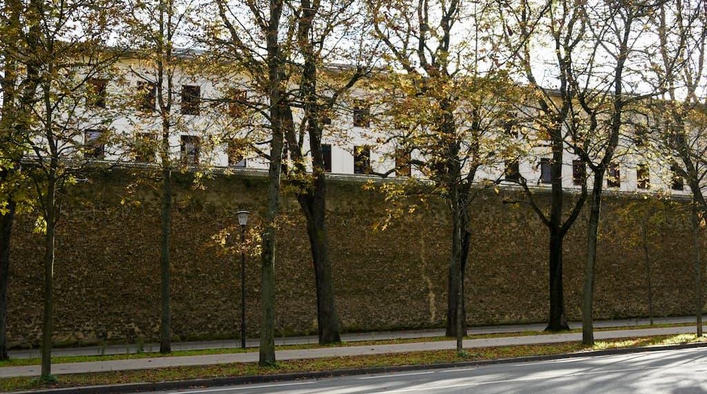 Paris : des cocktails Molotov jetés contre la prison de la Santé, deux mineurs multirécidivistes interpellés