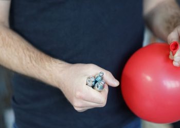 Gaz hilarant : flou juridique autour de sa consommation, une proposition de loi est à l’étude