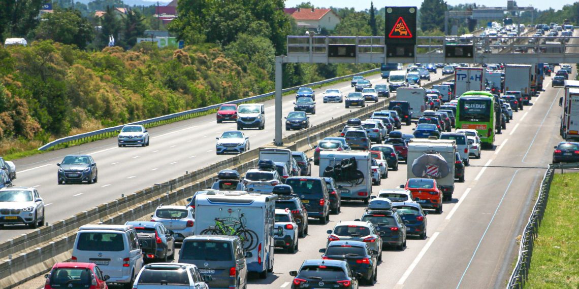 Départs en vacances : plus de 1.000 kilomètres de bouchons à midi sur les routes de France