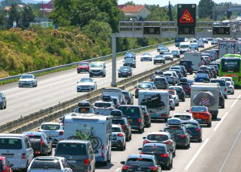 Départs en vacances : plus de 1.000 kilomètres de bouchons à midi sur les routes de France