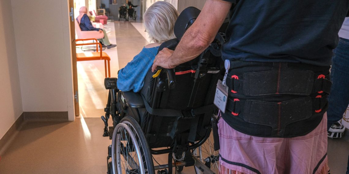 Maltraitance en Ehpad : l’horreur vécue par une octogénaire atteinte de la maladie d’Alzheimer, retrouvée avec des hématomes et fractures