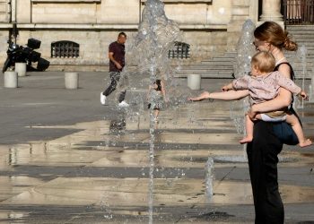«J’ai toujours un petit brumisateur sur moi» : les Lyonnais fin prêts pour affronter la canicule