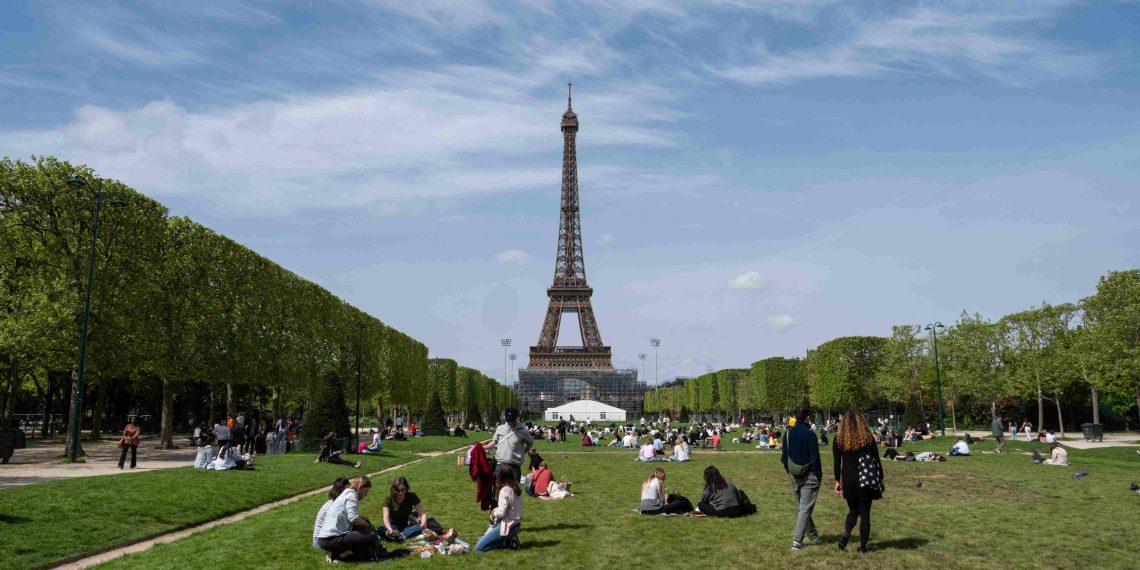 Vol à la tire sur le Champ-de-Mars : un touriste britannique se fait dérober une montre à 190 000 euros