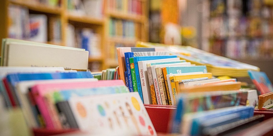 Paris : Une librairie subit menaces et harcèlement après avoir mis en vitrine des livres sur la Palestine