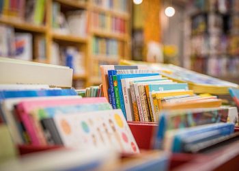 Paris : Une librairie subit menaces et harcèlement après avoir mis en vitrine des livres sur la Palestine