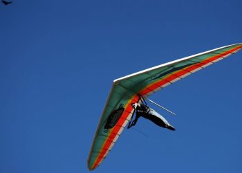 Hautes-Alpes : Un homme de 65 ans meurt en faisant une chute de 20 mètres en deltaplane