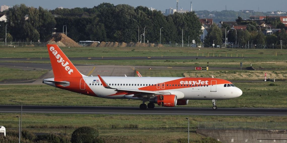 Lyon : Un homme en crise force la porte du cockpit, les autres passagers de l’avion le neutralisent