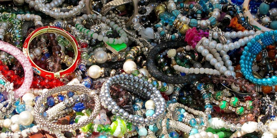 Trop de métaux lourds… Les douanes saisissent plus de 5.000 bijoux fantaisie