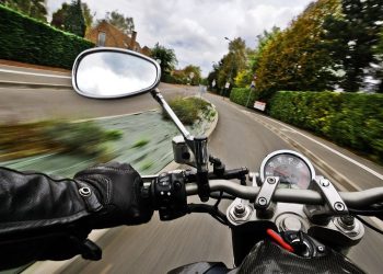 Calvados : Un jeune motard flashé à 221 km/h sur une départementale limitée à 80 km/h, son permis suspendu 6 mois