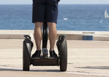 Saint-Tropez : Un homme meurt après une chute nocturne en gyropode
